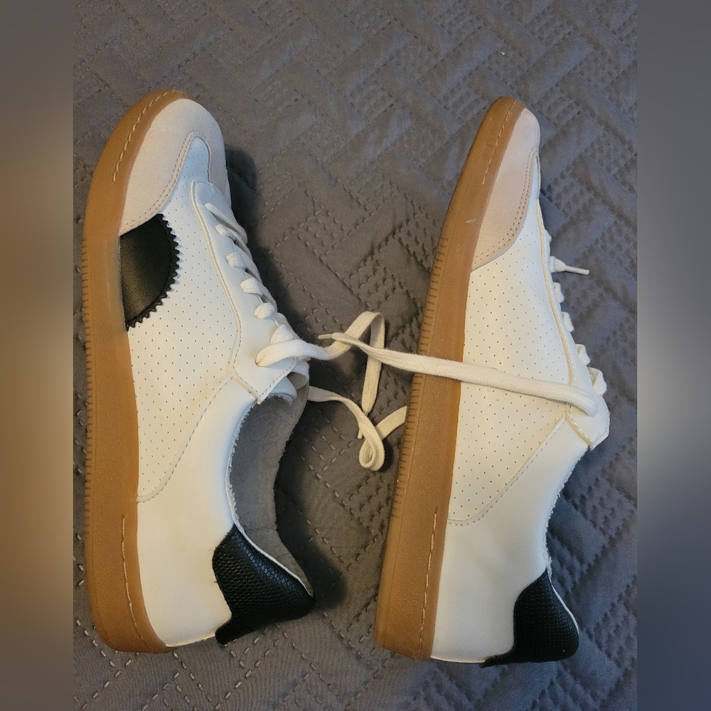 Dolce Vita casual sneakers